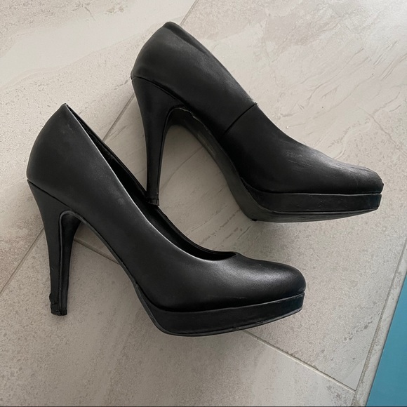 Black Pumps Heels - Picture 3 of 6